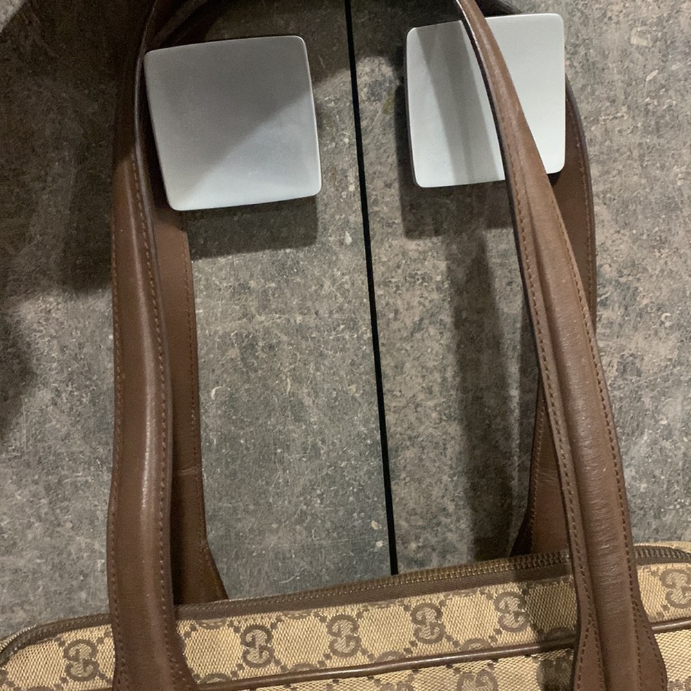 Heavily used Authentic Vintage Gucci Bag - Picture 5 of 10